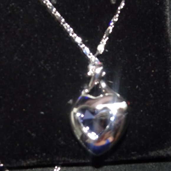 Platoh Swarovski Crystal Blue Heart Necklace - Picture 4 of 8